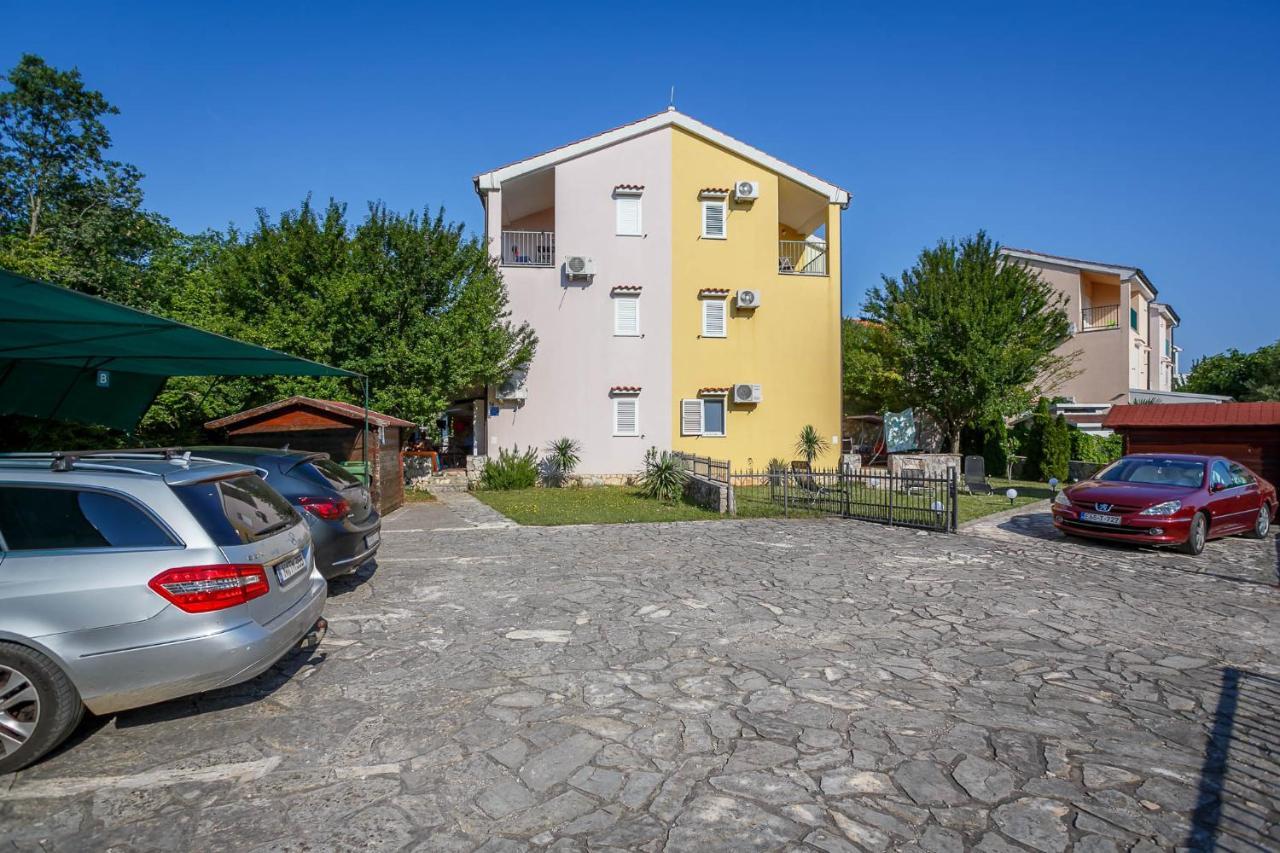 Guki Reihenhäuser Malinska Exterior foto