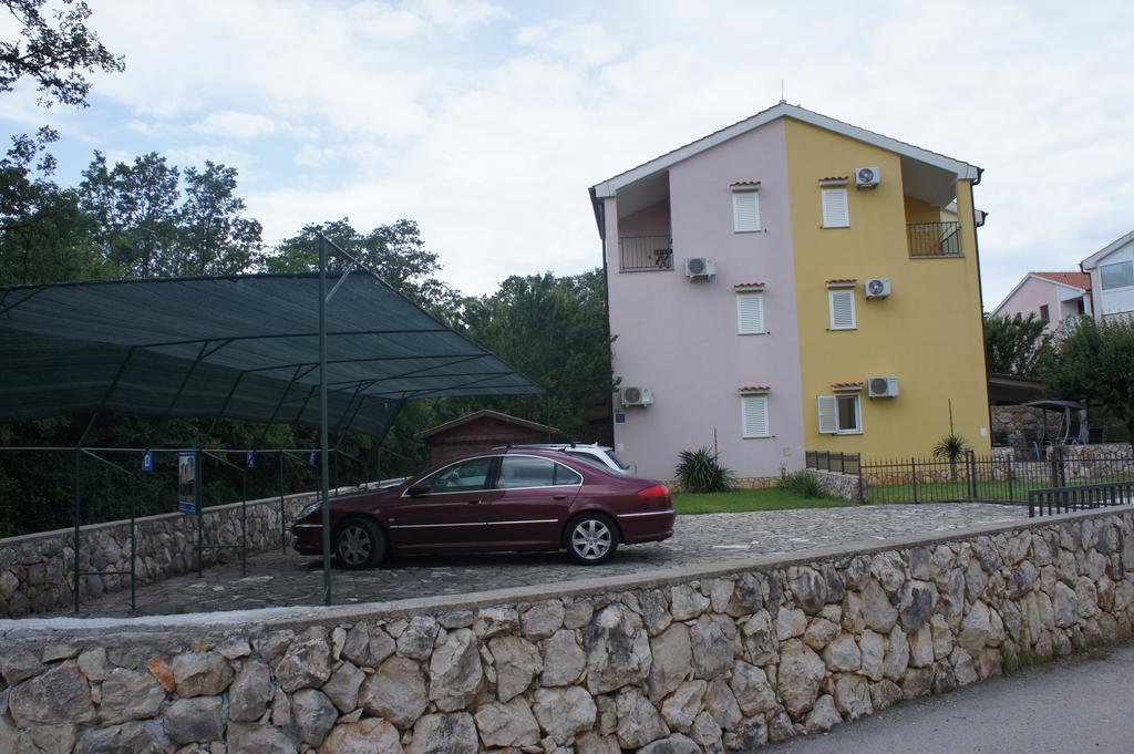 Guki Reihenhäuser Malinska Exterior foto